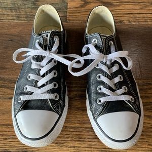 Black leather converse Womens size 8